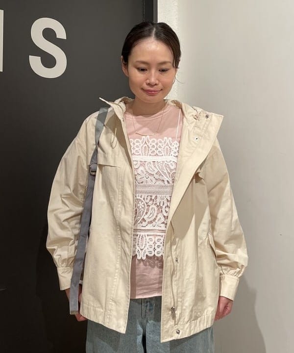 鈴木 亜美さんの「BEAMS WOMEN｜バック タック マウンテンパーカー」を使ったコーディネート