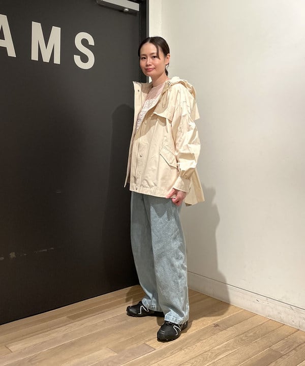 鈴木 亜美さんの「BEAMS WOMEN｜バック タック マウンテンパーカー」を使ったコーディネート