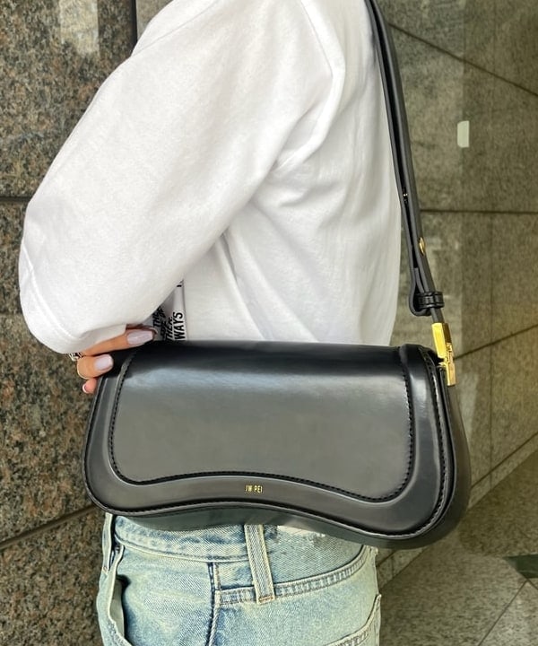 まゆちゃんさんの「BEAMS WOMEN｜LEVI’S(R) / BAGGY DAD ジーンズ」を使ったコーディネート