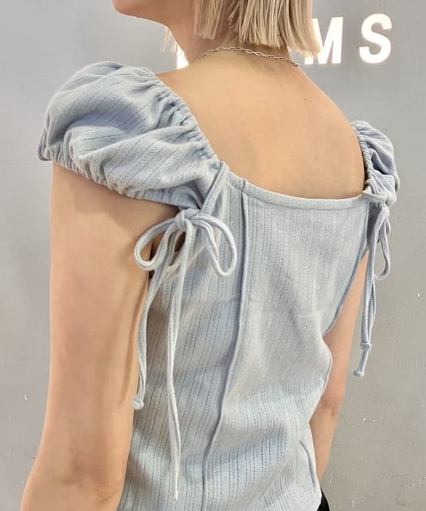 イトウミサキさんの「BEAMS WOMEN｜グロッシー バルーン スカート」を使ったコーディネート