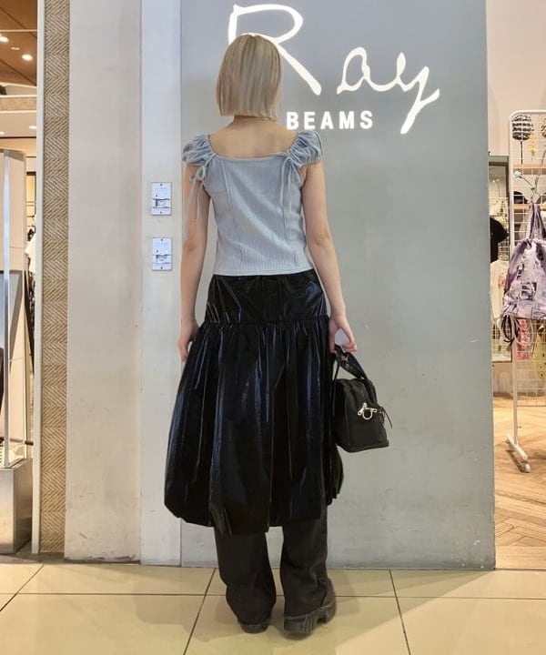 イトウミサキさんの「BEAMS WOMEN｜グロッシー バルーン スカート」を使ったコーディネート