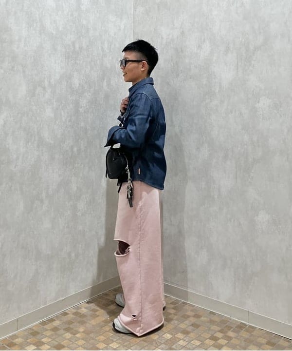 土田 達也さんの「BEAMS WOMEN｜ダメージ スウェット パンツ」を使ったコーディネート