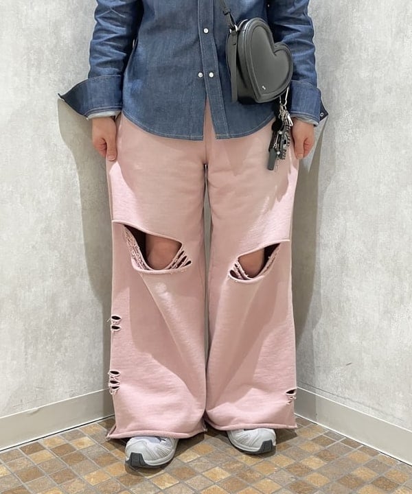 土田 達也さんの「BEAMS WOMEN｜ダメージ スウェット パンツ」を使ったコーディネート