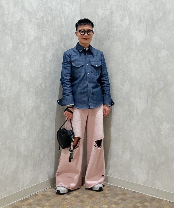 土田 達也さんの「BEAMS WOMEN｜ダメージ スウェット パンツ」を使ったコーディネート