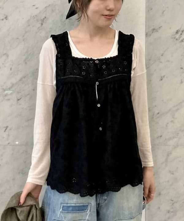 小原 もこさんの「BEAMS WOMEN｜カットワーク キャミソール」を使ったコーディネート