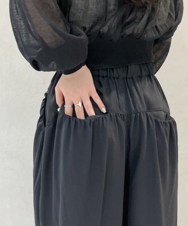 須賀さんの「BEAMS WOMEN｜シアー ギャザー クルーネック カーディガン」を使ったコーディネート