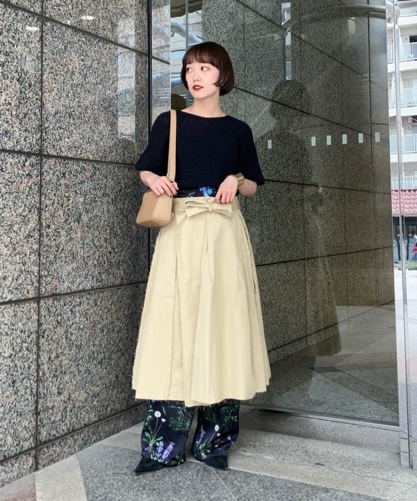 多田 日奈子さんの「BEAMS WOMEN｜針抜き パフスリーブ プルオーバー」を使ったコーディネート