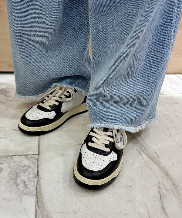 ゆうかさんの「BEAMS WOMEN｜AUTRY / MEDALIST LOW バイカラー レザースニーカー」を使ったコーディネート