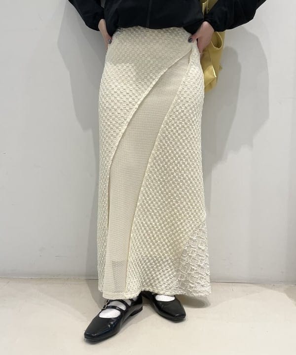 松本 佳菜子さんの「BEAMS WOMEN｜ジャカード メッシュ キリカエ スカート」を使ったコーディネート