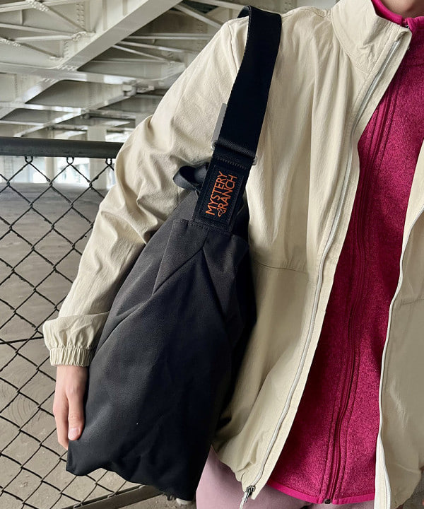 高遠 恒巳さんの「BEAMS WOMEN｜MYSTERY RANCH / BINDLE 20」を使ったコーディネート