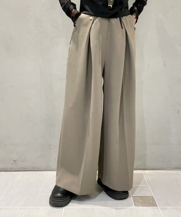 カタヤマ アヤさんの「BEAMS WOMEN｜RBS / ホルターネック ジレ」を使ったコーディネート