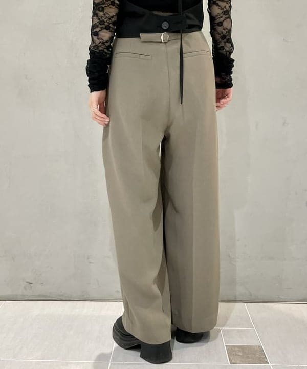 カタヤマ アヤさんの「BEAMS WOMEN｜RBS / ホルターネック ジレ」を使ったコーディネート