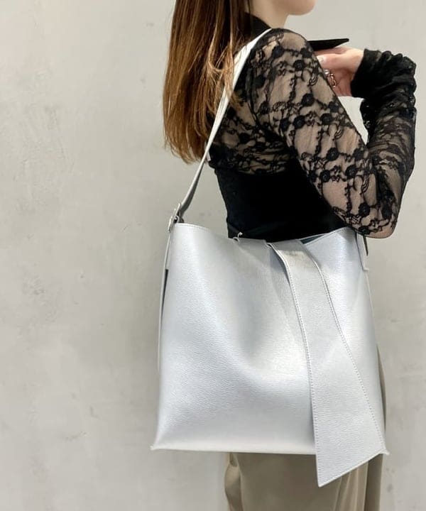 カタヤマ アヤさんの「BEAMS WOMEN｜RBS / ホルターネック ジレ」を使ったコーディネート