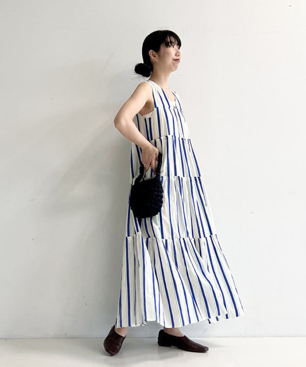 中丸　栞さんの「BEAMS WOMEN｜【別注】ne Quittez pas / ストライプ ティアード ノースリーブ ワンピース」を使ったコーディネート
