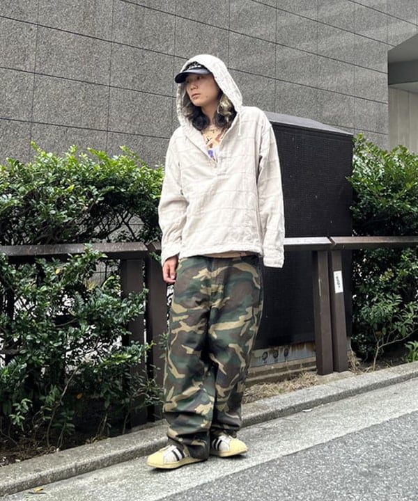 菊田 悠さんの「BEAMS WOMEN｜パッチワーク ヘリンボーン フードシャツ」を使ったコーディネート