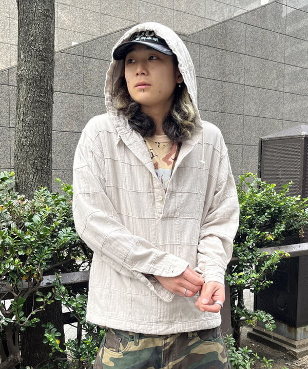 菊田 悠さんの「BEAMS WOMEN｜パッチワーク ヘリンボーン フードシャツ」を使ったコーディネート