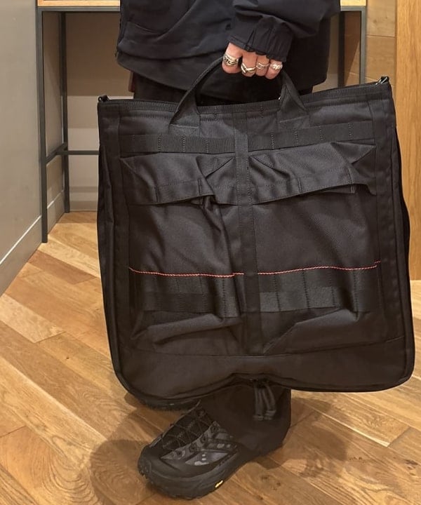 三宅 康平さんの「BEAMS WOMEN｜BRIEFING / 別注 COCKPIT BAG」を使ったコーディネート