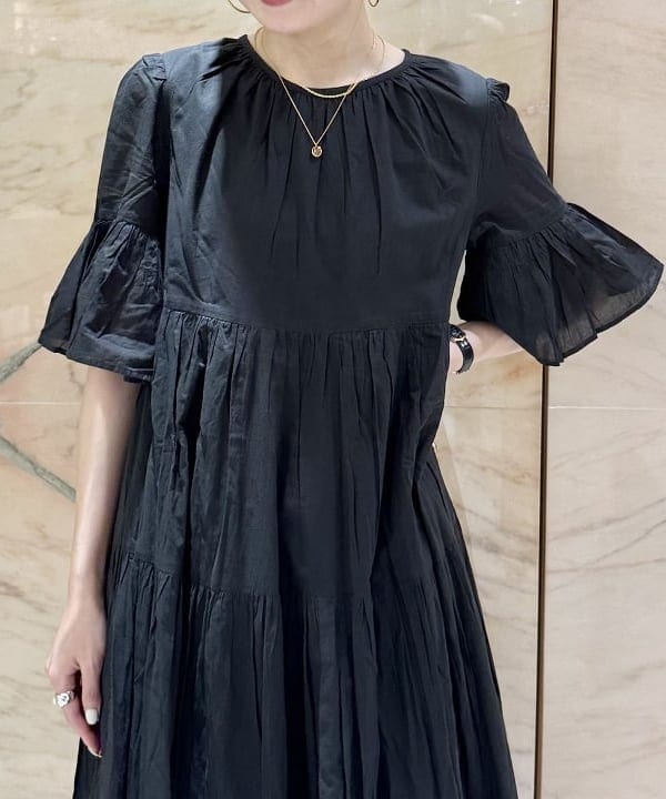 SANOさんの「BEAMS WOMEN｜MARIHA / 春のすずらん ソリッド ワンピース」を使ったコーディネート