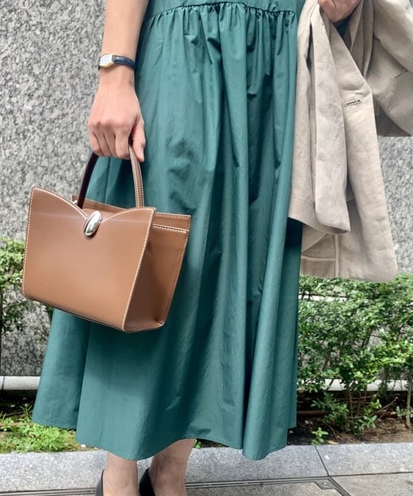 松元 晴佳さんの「BEAMS WOMEN｜タック ティアード ワンピース」を使ったコーディネート