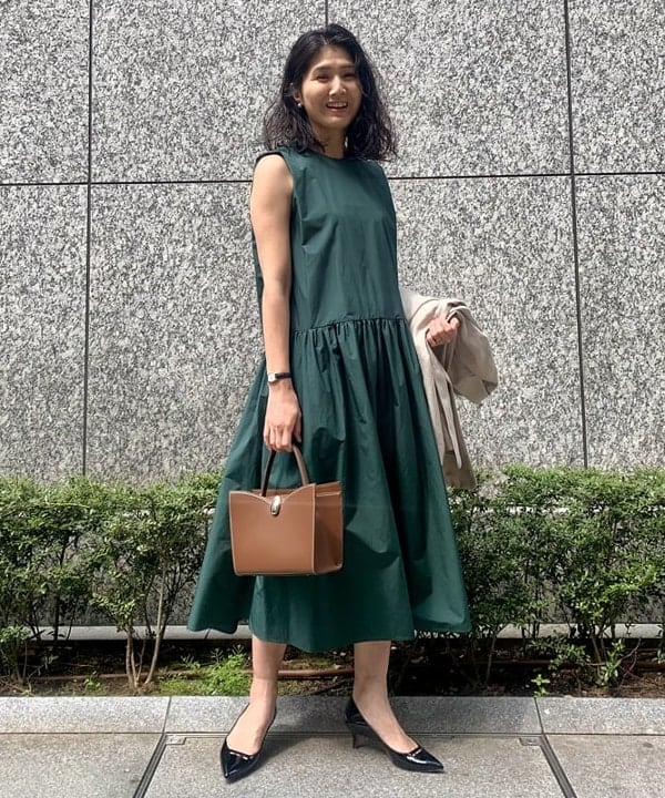 松元 晴佳さんの「BEAMS WOMEN｜タック ティアード ワンピース」を使ったコーディネート