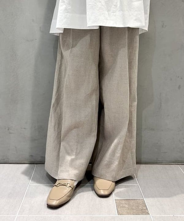 ヒライさんの「BEAMS WOMEN｜リネン タブ付き ワイドパンツ」を使ったコーディネート