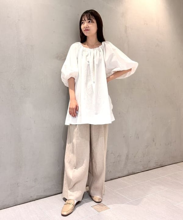 ヒライさんの「BEAMS WOMEN｜リネン タブ付き ワイドパンツ」を使ったコーディネート
