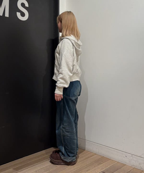 キムさんの「BEAMS WOMEN｜レトロ フィット ジップ フーディー」を使ったコーディネート
