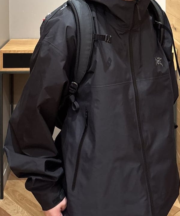 三宅 康平さんの「BEAMS WOMEN｜ARC'TERYX / Beta Jacket」を使ったコーディネート