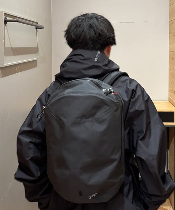 三宅 康平さんの「BEAMS WOMEN｜ARC'TERYX / Beta Jacket」を使ったコーディネート