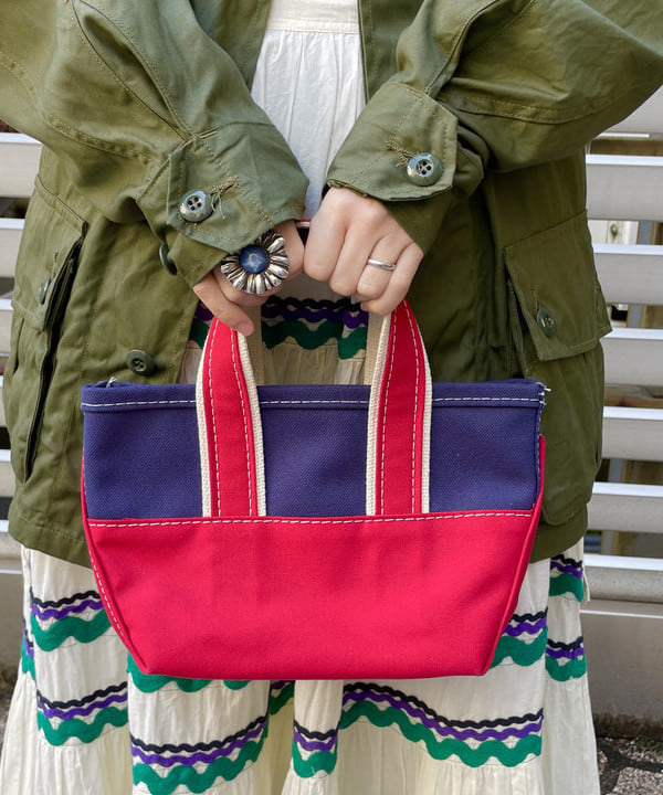 コウリキ　マミさんの「BEAMS WOMEN｜L.L.Bean &times; BEAMS PLUS ＆ BEAMS BOY / Deep Bottom Deluxe Boat and Tote Mini」を使ったコーディネート