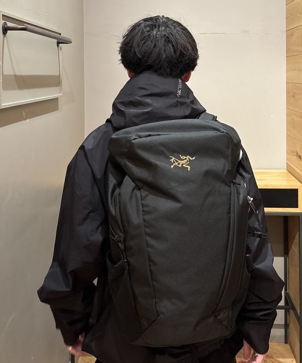 三宅 康平さんの「BEAMS WOMEN｜ARC'TERYX / Beta Jacket」を使ったコーディネート