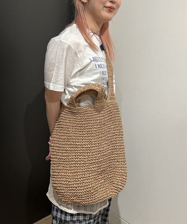 安藤 菜央さんの「BEAMS WOMEN｜チェック カーゴ イージーパンツ」を使ったコーディネート