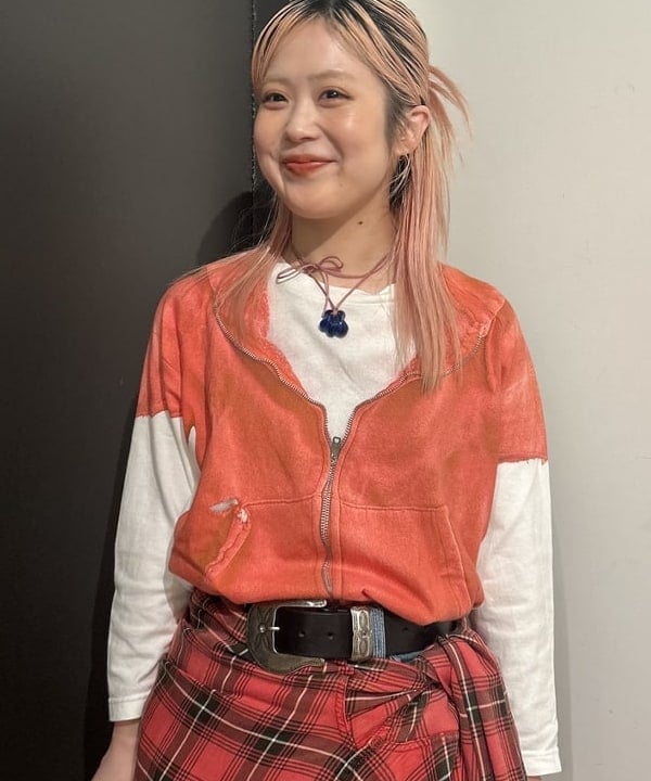 安藤 菜央さんの「BEAMS WOMEN｜【別注】Lee / ダメージ & リペア ペインター パンツ」を使ったコーディネート