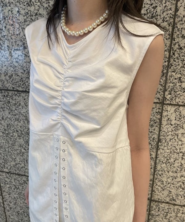 加歩さんの「BEAMS WOMEN｜RBS / リングドット スリット ノースリーブ」を使ったコーディネート