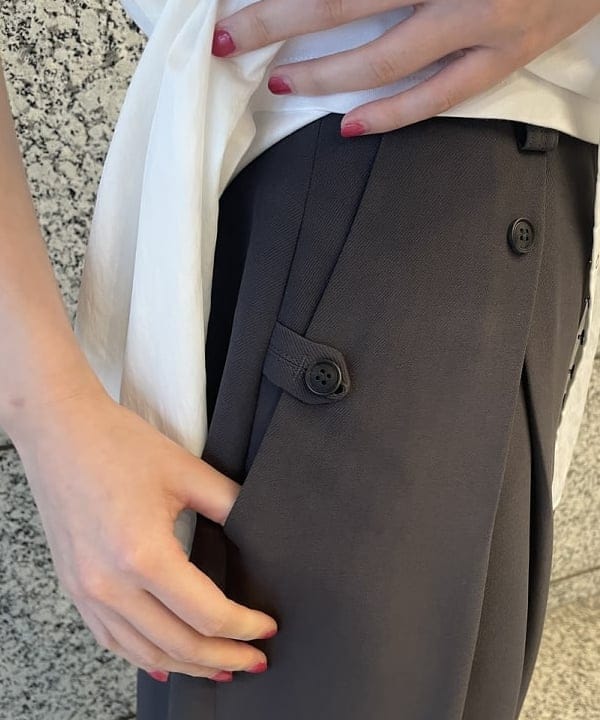加歩さんの「BEAMS WOMEN｜RBS / リングドット スリット ノースリーブ」を使ったコーディネート
