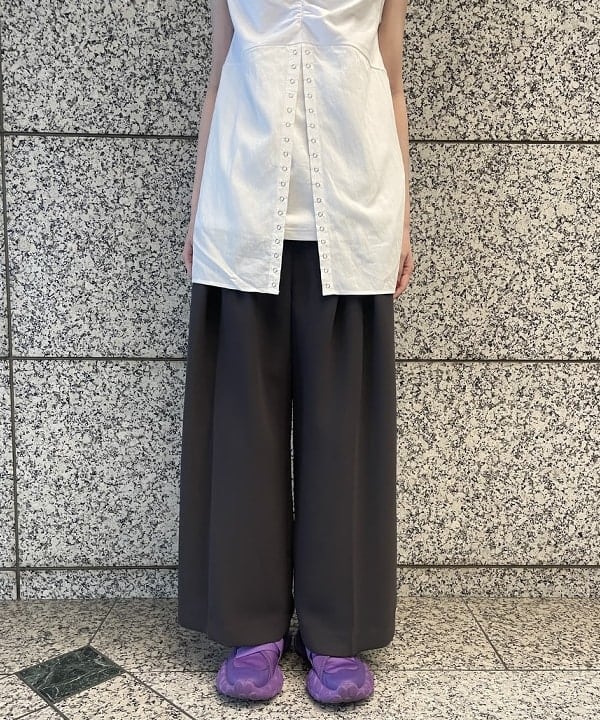 加歩さんの「BEAMS WOMEN｜RBS / リングドット スリット ノースリーブ」を使ったコーディネート