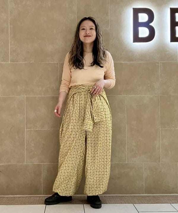吉田　真実さんの「タッターソール ミリタリー イージー パンツ」を使ったコーディネート