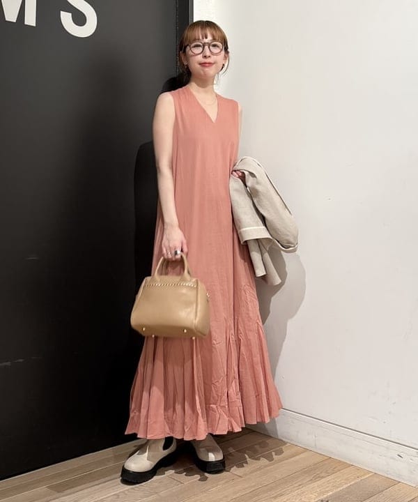 makita mikaさんの「BEAMS WOMEN｜【別注】MARIHA / 夏の月影 ソリッド ワンピース」を使ったコーディネート