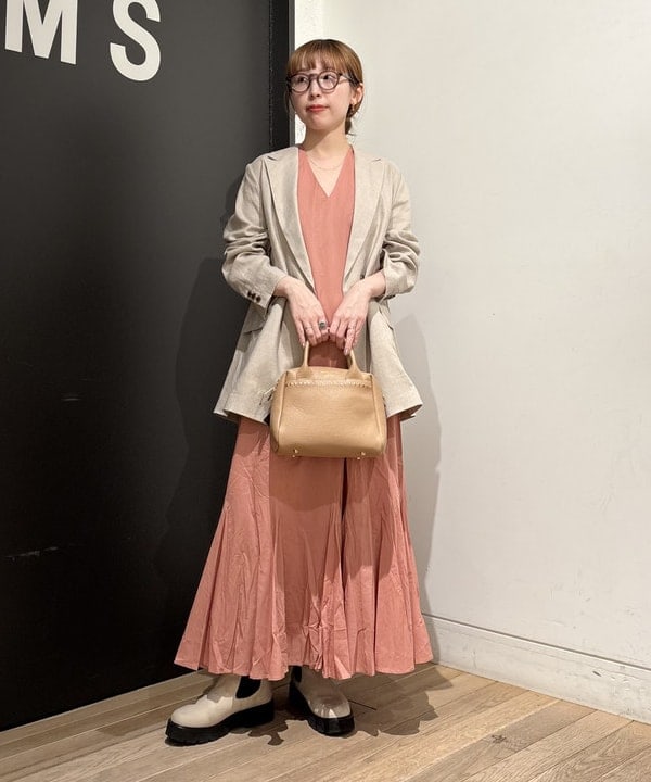 makita mikaさんの「BEAMS WOMEN｜【別注】MARIHA / 夏の月影 ソリッド ワンピース」を使ったコーディネート