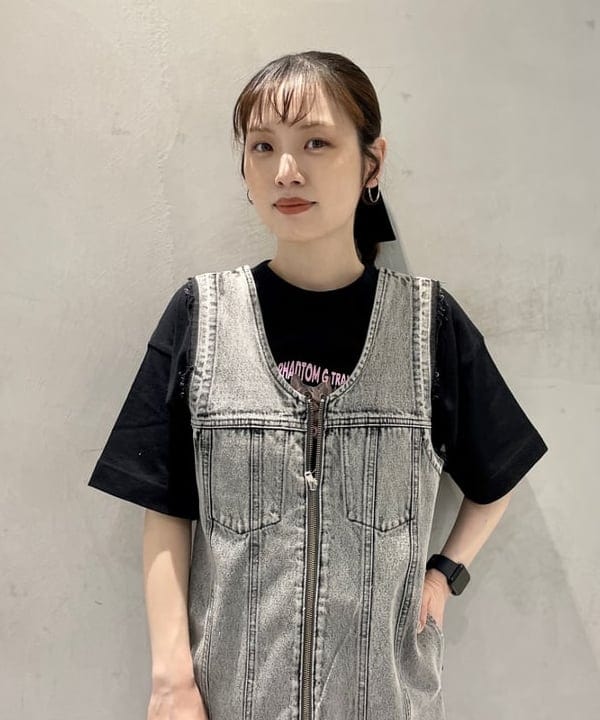 カタヤマ アヤさんの「BEAMS WOMEN｜デニム ジップ タイト ワンピース」を使ったコーディネート
