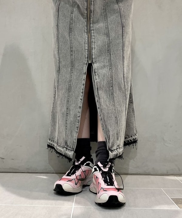 カタヤマ アヤさんの「BEAMS WOMEN｜デニム ジップ タイト ワンピース」を使ったコーディネート