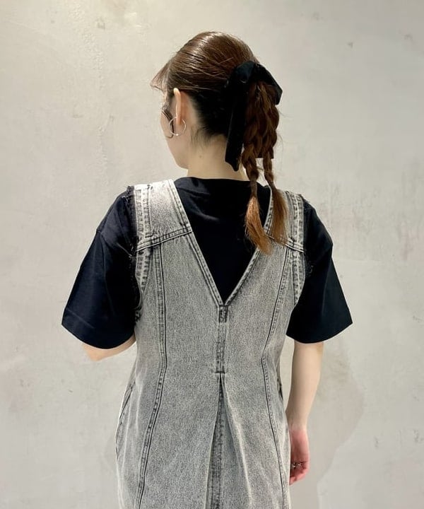 カタヤマ アヤさんの「BEAMS WOMEN｜デニム ジップ タイト ワンピース」を使ったコーディネート