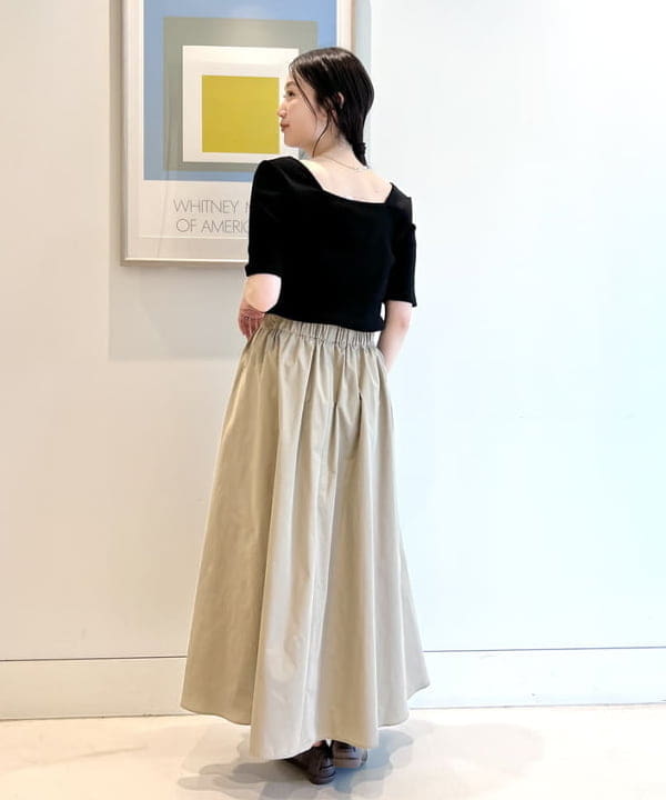 隈元 楓さんの「BEAMS WOMEN｜【別注】スタイリスト佐藤佳菜子 × SLOANE / スクエアネック リブTシャツ」を使ったコーディネート