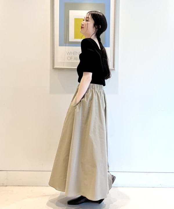 隈元 楓さんの「BEAMS WOMEN｜【別注】スタイリスト佐藤佳菜子 × SLOANE / スクエアネック リブTシャツ」を使ったコーディネート