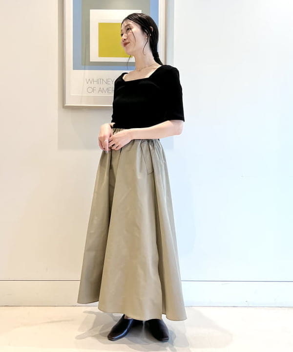 隈元 楓さんの「BEAMS WOMEN｜【別注】スタイリスト佐藤佳菜子 × SLOANE / スクエアネック リブTシャツ」を使ったコーディネート