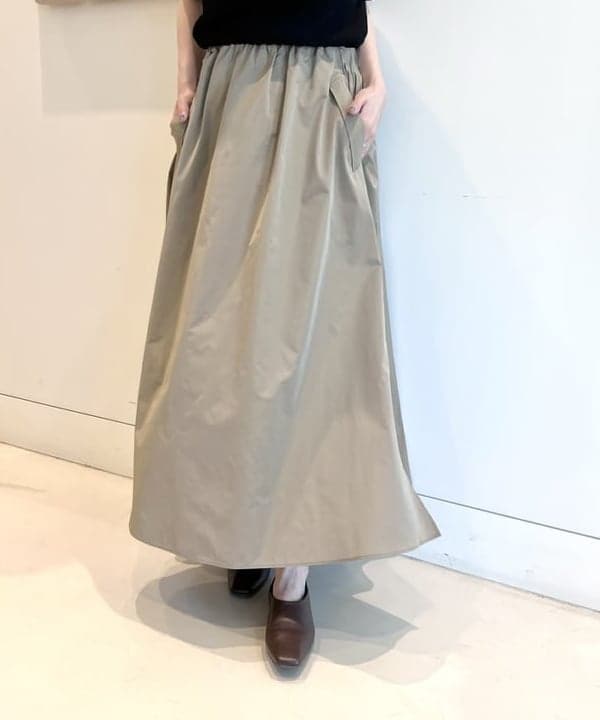隈元 楓さんの「BEAMS WOMEN｜【別注】スタイリスト佐藤佳菜子 × SLOANE / スクエアネック リブTシャツ」を使ったコーディネート