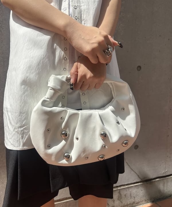 もえのさんの「BEAMS WOMEN｜RBS / リングドット スリット ノースリーブ」を使ったコーディネート