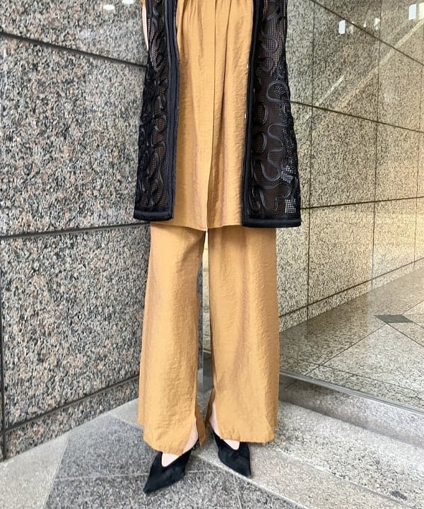 多田 日奈子さんの「BEAMS WOMEN｜RBS / テープ 刺繍 ジレ」を使ったコーディネート