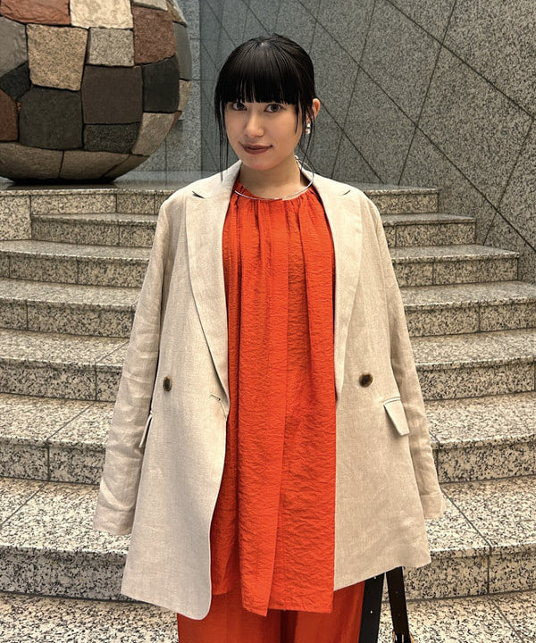 大槻 まひろさんの「BEAMS WOMEN｜ダブルブレスト リネン ジャケット」を使ったコーディネート