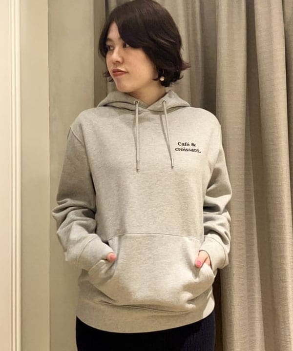 岡 妃呂美さんの「BEAMS WOMEN｜Les Petits Basics / Cafe & croissant フ―ディー 」を使ったコーディネート